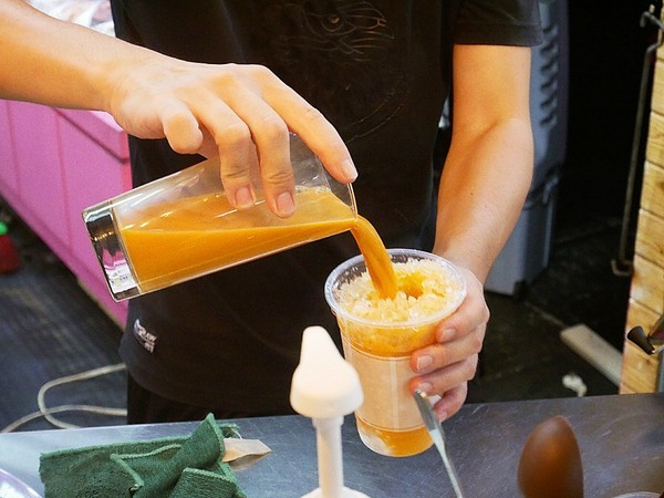 嘟嘟車曼谷手沖奶茶：嘟嘟車曼谷手沖奶茶-新北板橋湳雅夜市  全手沖泰式飲品  逛街解油膩的好朋友