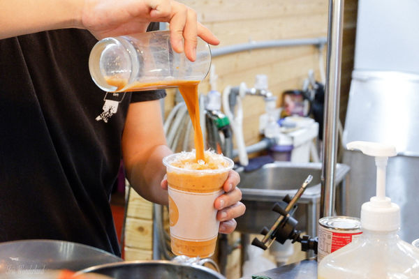 【食記】新北・板橋｜嘟嘟車曼谷手沖奶茶開到板橋湳雅夜市啦！IG打卡最夯的全手沖泰式飲品