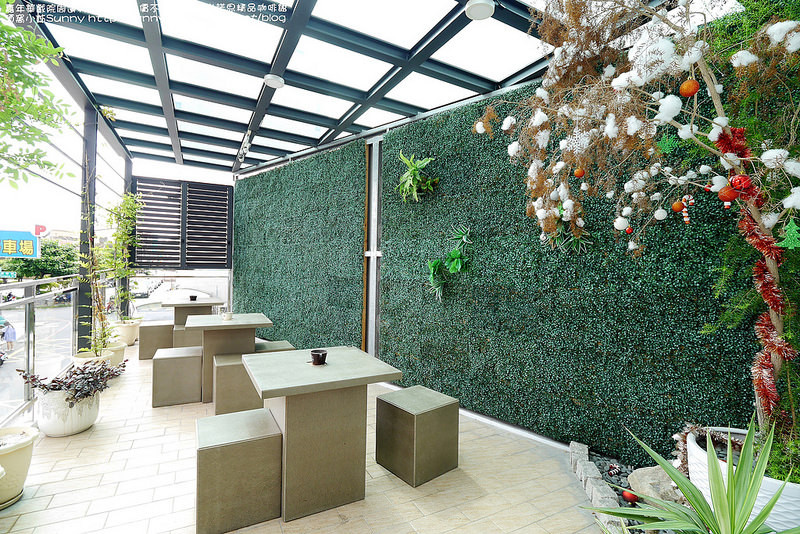 嘉年華戲院周邊美食|嘉義平價不限時咖啡-米諾思精品咖啡館 酒窩小姊Sunny http://sunny230.pixnet.net/blog