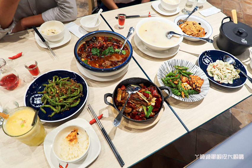 開飯川食堂進駐台中秀泰生活文心店囉！鮮香麻辣的四川料理，開飯啦！