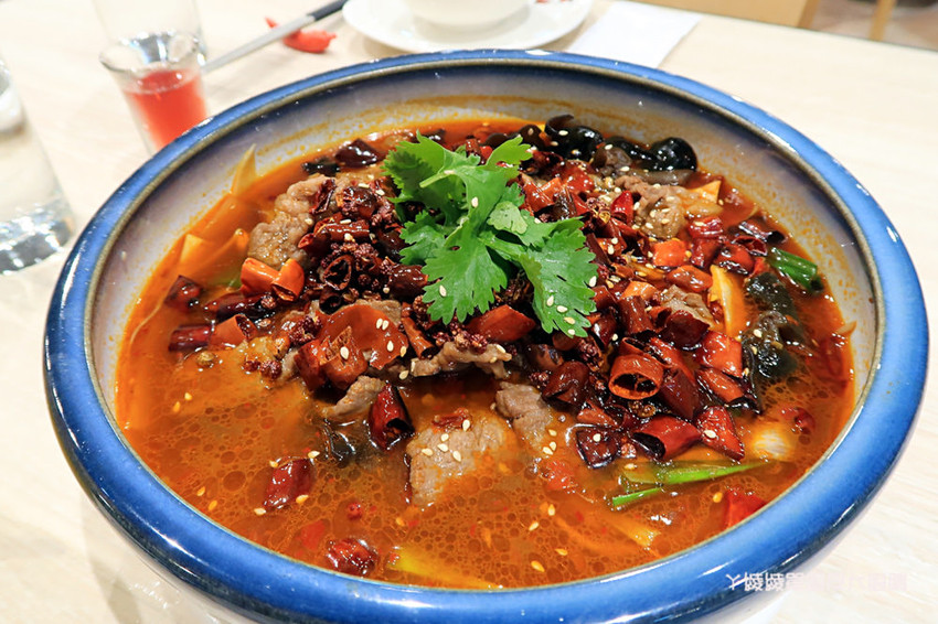 開飯川食堂進駐台中秀泰生活文心店囉！鮮香麻辣的四川料理，開飯啦！