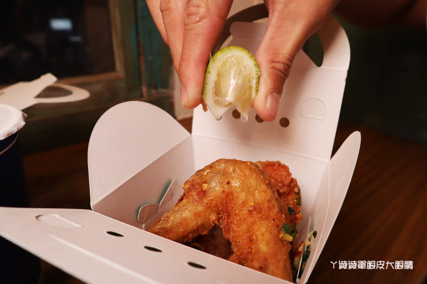 新竹美食推薦戲棚下!在百年老屋吃鮮嫩多汁的台日式炸雞,霸王別姬、鐵扇公主套餐你吃過沒