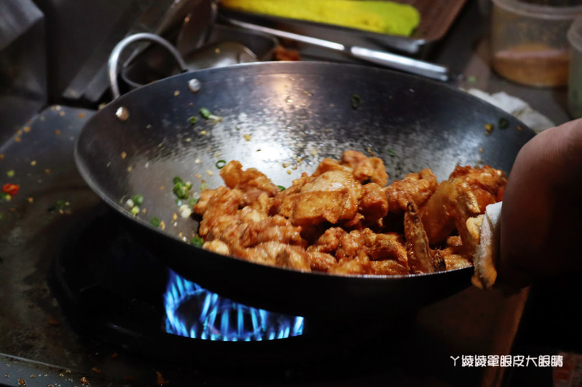 新竹美食推薦戲棚下!在百年老屋吃鮮嫩多汁的台日式炸雞,霸王別姬、鐵扇公主套餐你吃過沒
