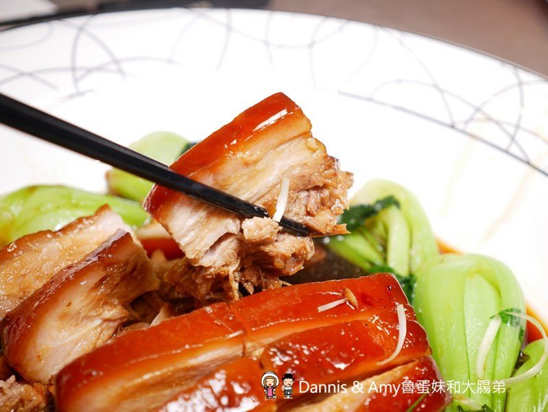 《內湖美食推薦》88號樂章婚宴會館。無菜單料理創意合菜適合商務聚餐宴客。更是台北婚宴場地首選喔！︱（影片）