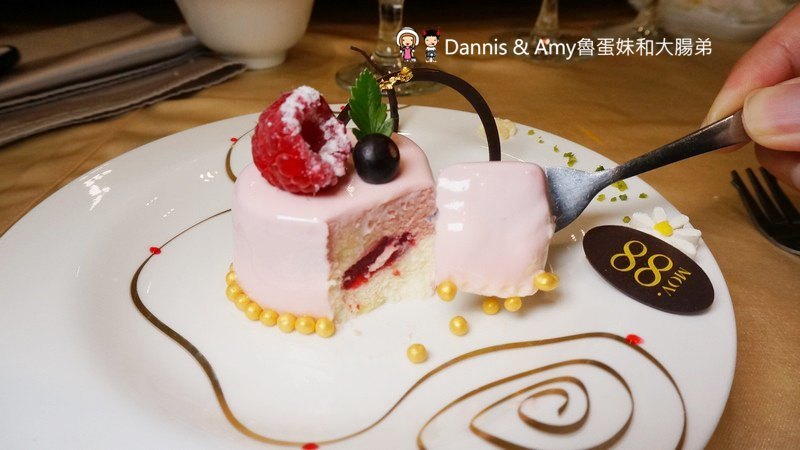 《內湖美食推薦》88號樂章婚宴會館。無菜單料理創意合菜適合商務聚餐宴客。更是台北婚宴場地首選喔！︱（影片）