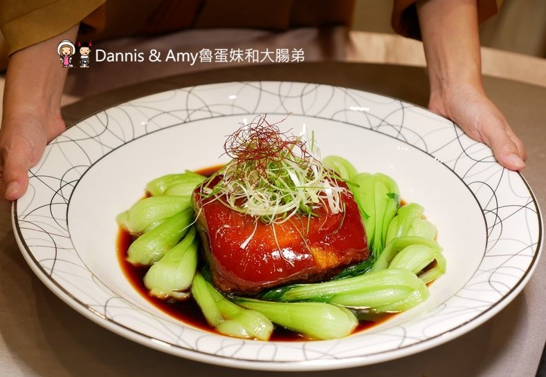 《內湖美食推薦》88號樂章婚宴會館。無菜單料理創意合菜適合商務聚餐宴客。更是台北婚宴場地首選喔！︱（影片）