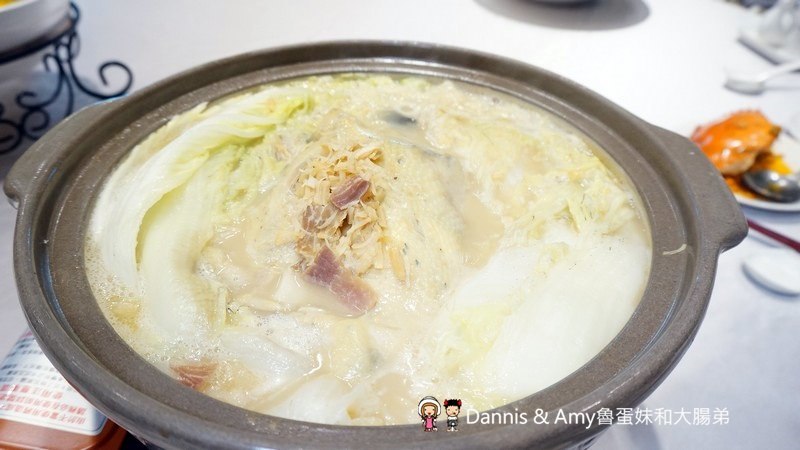 《內湖美食推薦》88號樂章婚宴會館。無菜單料理創意合菜適合商務聚餐宴客。更是台北婚宴場地首選喔！︱（影片）