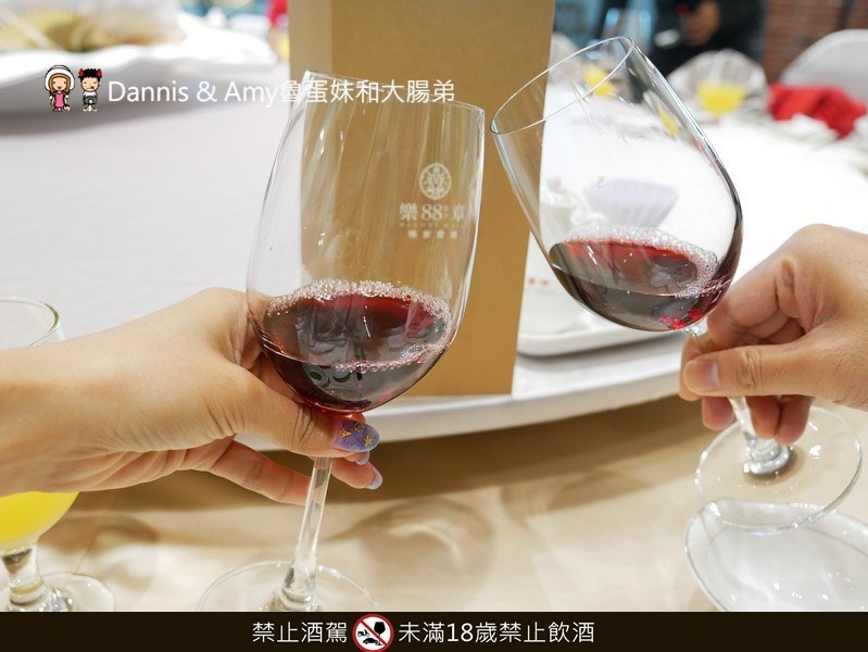 《內湖美食推薦》88號樂章婚宴會館。無菜單料理創意合菜適合商務聚餐宴客。更是台北婚宴場地首選喔！︱（影片）