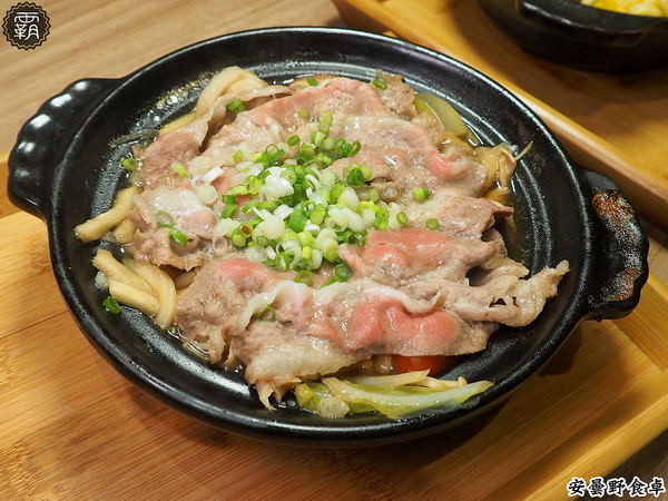 安曇野食卓： 安曇野食卓，七彩鮮魚丼鮮豔動人，炙燒魚油好甘甜～昆布蔬果湯頭結合鮭魚湯，味美鮮甜！