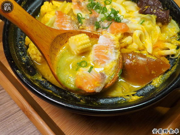 安曇野食卓： 安曇野食卓，七彩鮮魚丼鮮豔動人，炙燒魚油好甘甜～昆布蔬果湯頭結合鮭魚湯，味美鮮甜！