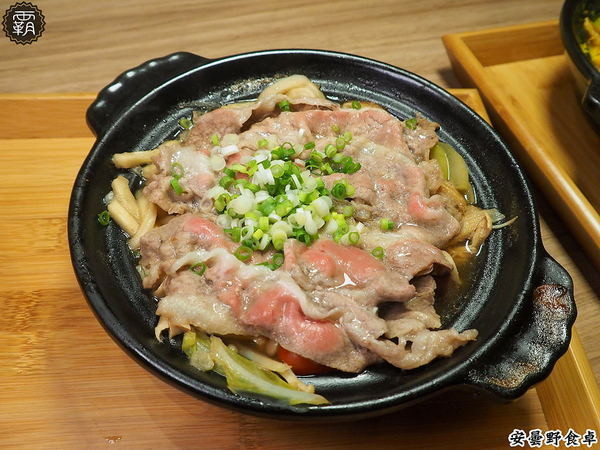 安曇野食卓： 安曇野食卓，七彩鮮魚丼鮮豔動人，炙燒魚油好甘甜～昆布蔬果湯頭結合鮭魚湯，味美鮮甜！
