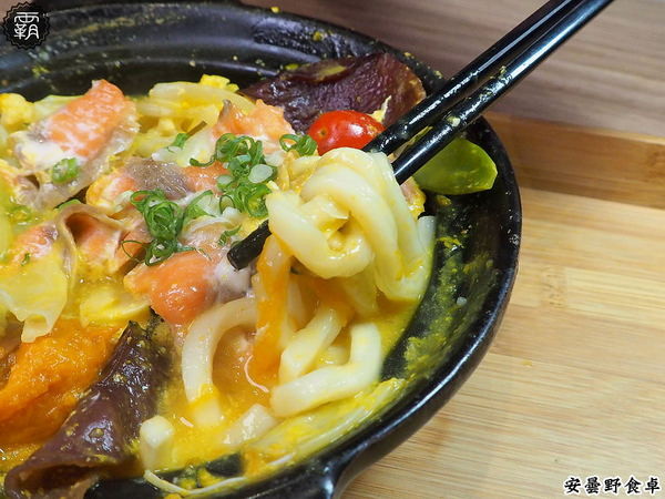 安曇野食卓： 安曇野食卓，七彩鮮魚丼鮮豔動人，炙燒魚油好甘甜～昆布蔬果湯頭結合鮭魚湯，味美鮮甜！