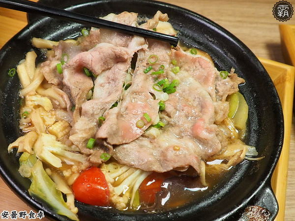 安曇野食卓： 安曇野食卓，七彩鮮魚丼鮮豔動人，炙燒魚油好甘甜～昆布蔬果湯頭結合鮭魚湯，味美鮮甜！