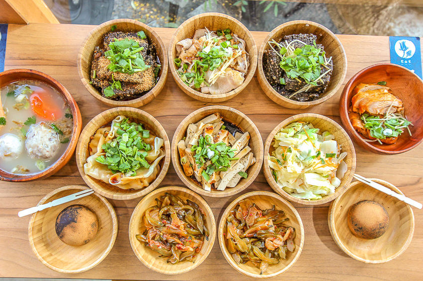 台中西區，花山家宣飲麵鋪，帶著濃烈文青風格的台式麵店! - 微笑Joe幸運