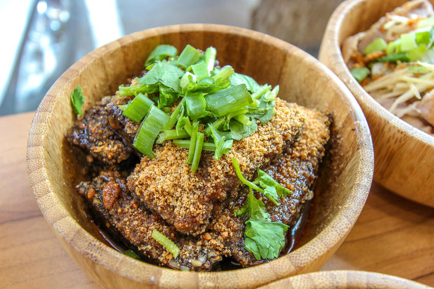 台中西區，花山家宣飲麵鋪，帶著濃烈文青風格的台式麵店! - 微笑Joe幸運