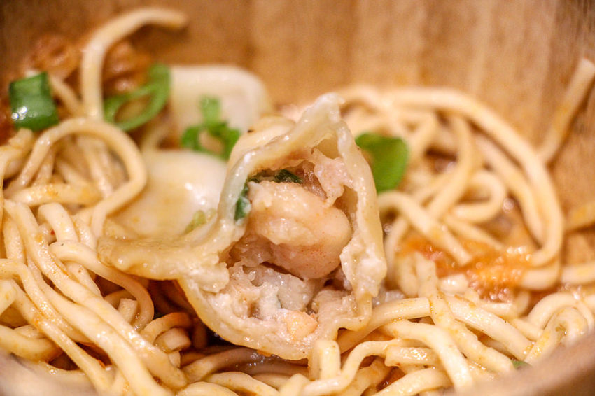 台中西區，花山家宣飲麵鋪，帶著濃烈文青風格的台式麵店! - 微笑Joe幸運