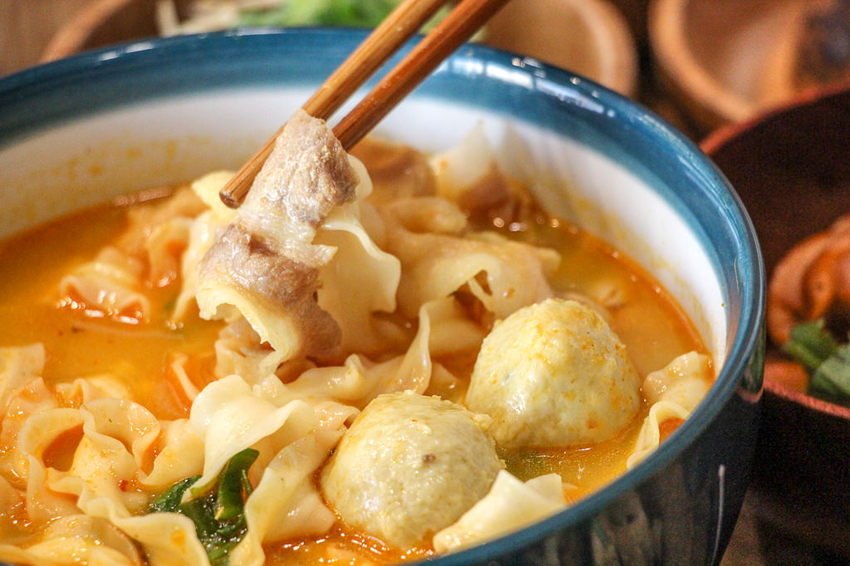 台中西區，花山家宣飲麵鋪，帶著濃烈文青風格的台式麵店! - 微笑Joe幸運