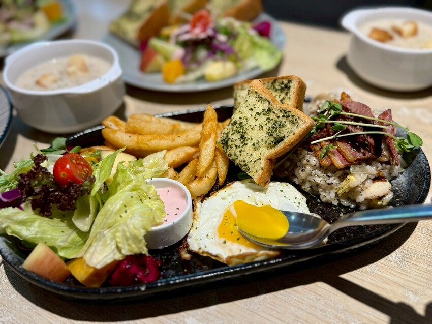 早午餐:松露鴨胸燉飯荷包蛋 (2).jpg