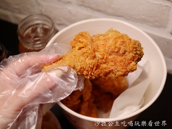 21風味館:台北信義區美食/炸物『21風味館(台北時代門市)』我們都是好咖/香脆炸雞桶/捷運市政府站