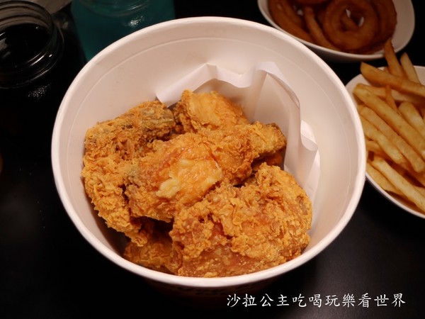 21風味館:台北信義區美食/炸物『21風味館(台北時代門市)』我們都是好咖/香脆炸雞桶/捷運市政府站