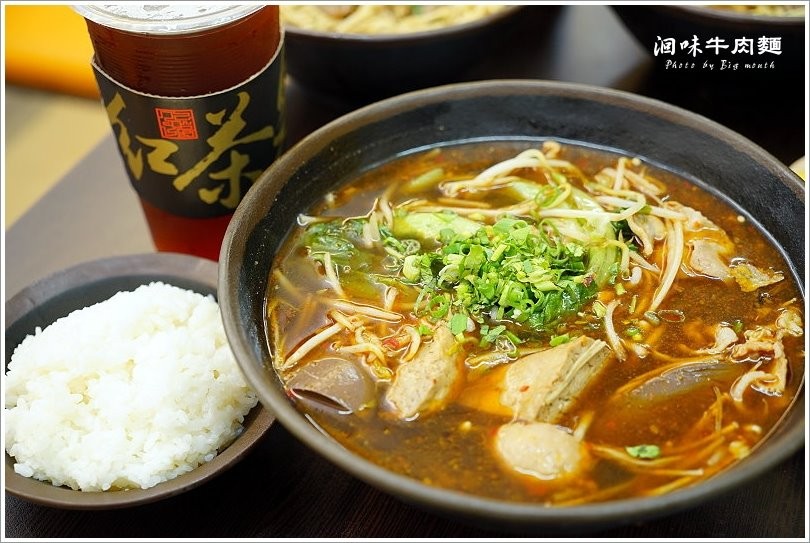 【台中美食】洄味牛肉麵‧無骨牛小排上桌，霸王18鮮紅燒牛肉麵超過癮，繁瑣費工的好味道! - 大口老師的走跳學堂!