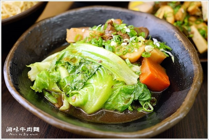 【台中美食】洄味牛肉麵‧無骨牛小排上桌，霸王18鮮紅燒牛肉麵超過癮，繁瑣費工的好味道! - 大口老師的走跳學堂!