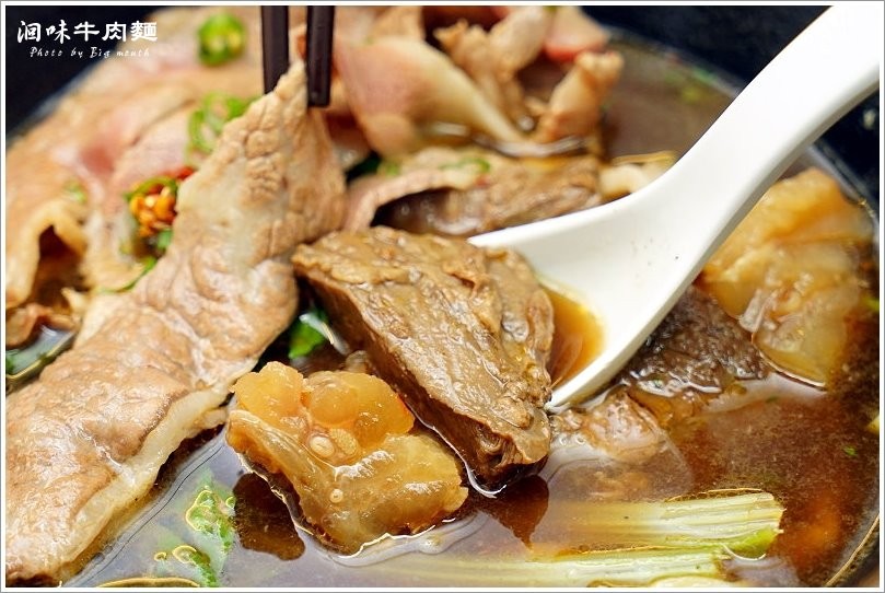 【台中美食】洄味牛肉麵‧無骨牛小排上桌，霸王18鮮紅燒牛肉麵超過癮，繁瑣費工的好味道! - 大口老師的走跳學堂!