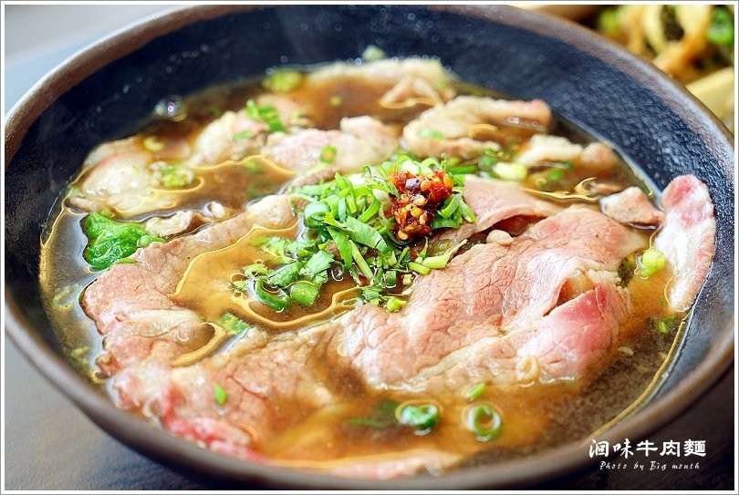 【台中美食】洄味牛肉麵‧無骨牛小排上桌，霸王18鮮紅燒牛肉麵超過癮，繁瑣費工的好味道! - 大口老師的走跳學堂!