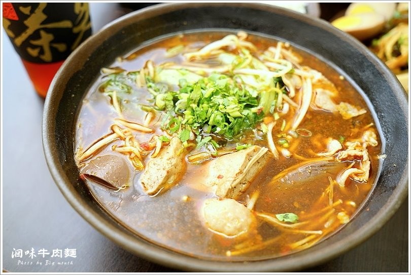 【台中美食】洄味牛肉麵‧無骨牛小排上桌，霸王18鮮紅燒牛肉麵超過癮，繁瑣費工的好味道! - 大口老師的走跳學堂!