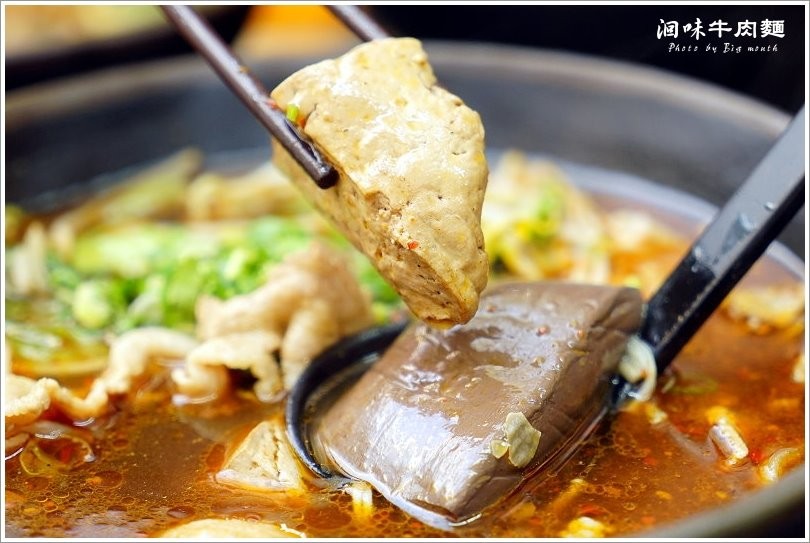 【台中美食】洄味牛肉麵‧無骨牛小排上桌，霸王18鮮紅燒牛肉麵超過癮，繁瑣費工的好味道! - 大口老師的走跳學堂!