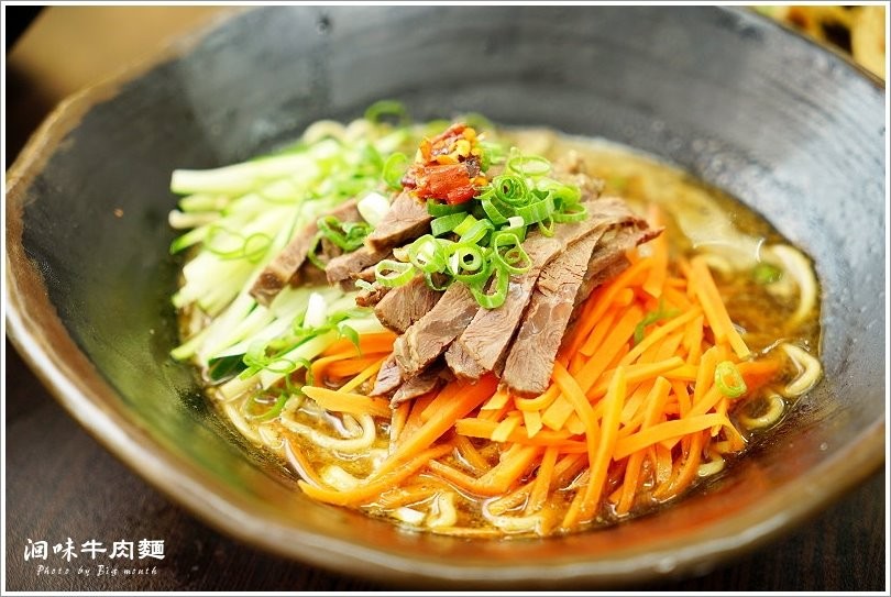 【台中美食】洄味牛肉麵‧無骨牛小排上桌，霸王18鮮紅燒牛肉麵超過癮，繁瑣費工的好味道! - 大口老師的走跳學堂!