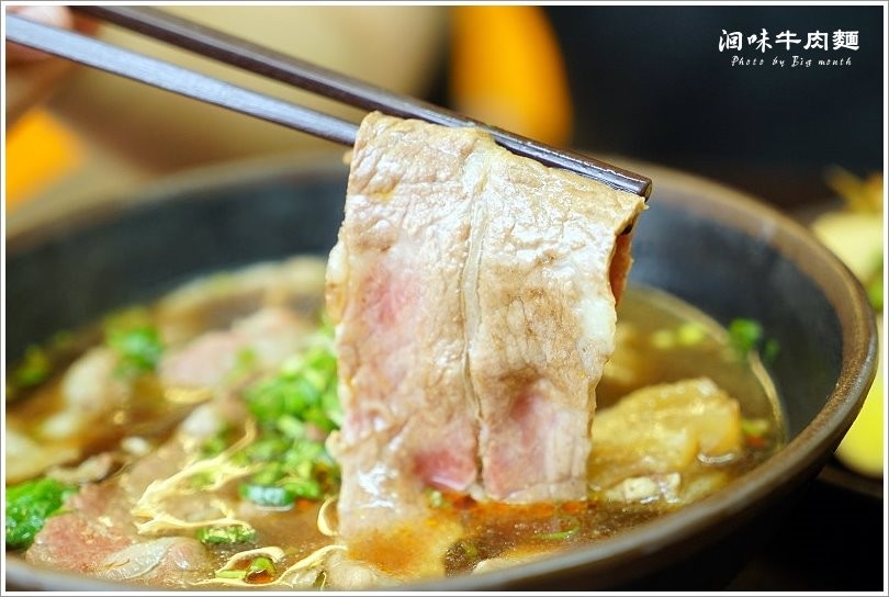 【台中美食】洄味牛肉麵‧無骨牛小排上桌，霸王18鮮紅燒牛肉麵超過癮，繁瑣費工的好味道! - 大口老師的走跳學堂!
