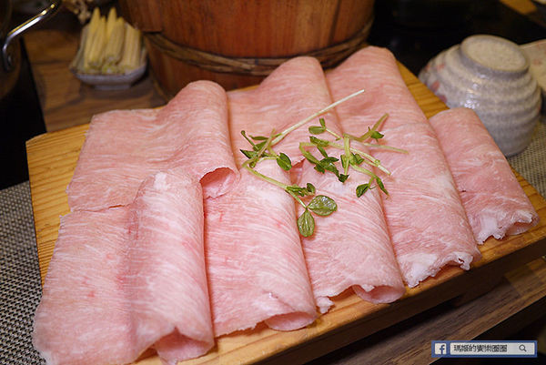 基隆美食【鍋太郎極海鮮涮涮鍋專賣店】基隆崁仔頂新鮮直送。基隆仁愛小火鍋涮涮鍋。基隆廟口火鍋