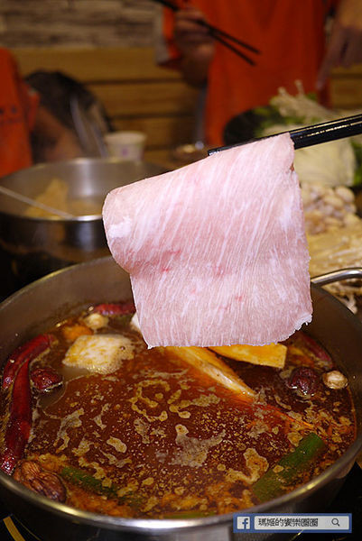 基隆美食【鍋太郎極海鮮涮涮鍋專賣店】基隆崁仔頂新鮮直送。基隆仁愛小火鍋涮涮鍋。基隆廟口火鍋