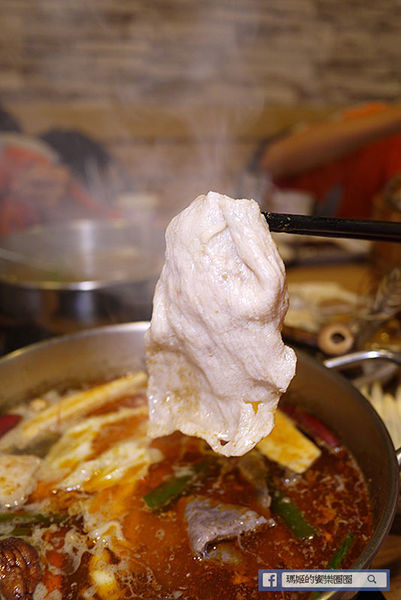 基隆美食【鍋太郎極海鮮涮涮鍋專賣店】基隆崁仔頂新鮮直送。基隆仁愛小火鍋涮涮鍋。基隆廟口火鍋