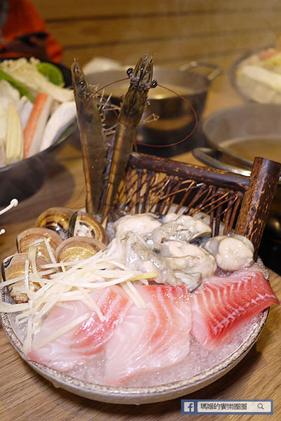 基隆美食【鍋太郎極海鮮涮涮鍋專賣店】基隆崁仔頂新鮮直送。基隆仁愛小火鍋涮涮鍋。基隆廟口火鍋
