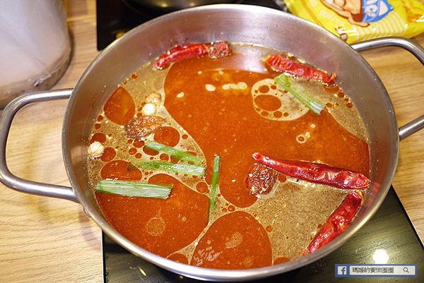 基隆美食【鍋太郎極海鮮涮涮鍋專賣店】基隆崁仔頂新鮮直送。基隆仁愛小火鍋涮涮鍋。基隆廟口火鍋