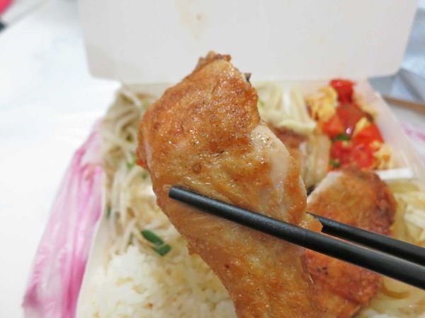 【蘆洲美食】鱻八里便當-６０元就能吃到CP值超高的美味便當店！