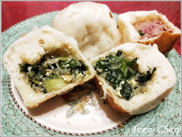 老蔡水煎包(大安店)： 《台北信維市場小吃》下班後給家人外帶回家的熱騰騰小吃-『老蔡水煎包-(大安店)』的水煎包