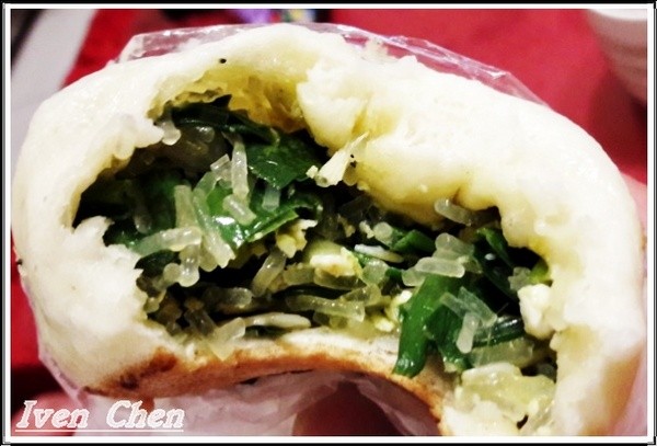 老蔡水煎包(大安店)： 《台北信維市場小吃》下班後給家人外帶回家的熱騰騰小吃-『老蔡水煎包-(大安店)』的水煎包