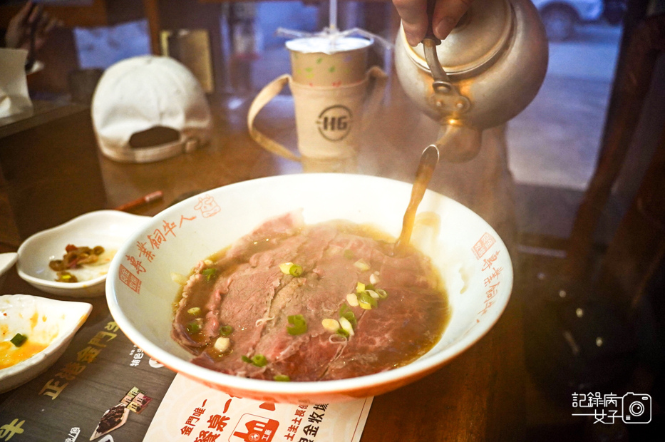 17金門美食良金牧場工廠金門現沖酒糟牛肉麵紅燒藥膳湯頭.jpg