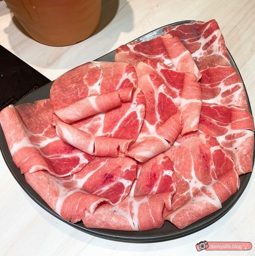 覺醒幸福鍋物 │新北新莊美食/寵物友善。比手大的胖豬蝦 - 丹尼的吃喝玩樂