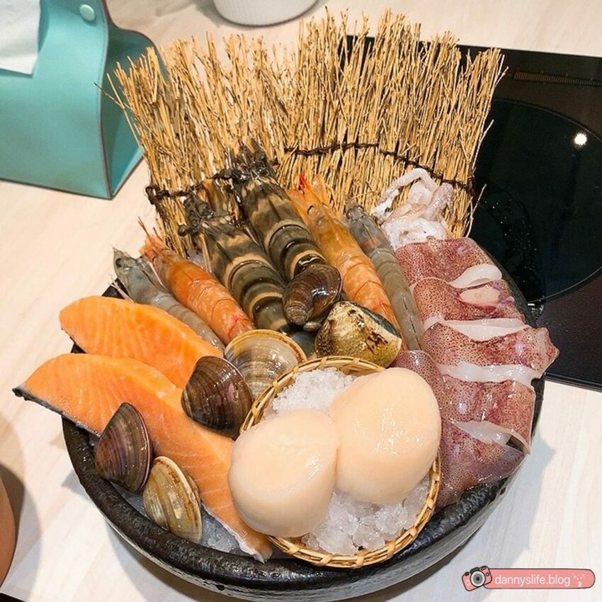 覺醒幸福鍋物 │新北新莊美食/寵物友善。比手大的胖豬蝦 - 丹尼的吃喝玩樂