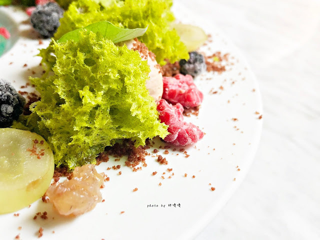 【台北 大安】Truffles Aroma 舒服氣息💐💐💐空間絕美，精心佈置，藝術品般的法式甜點，價位偏高，口味見仁見智，網路評價兩極，整體非常適合拍照📷