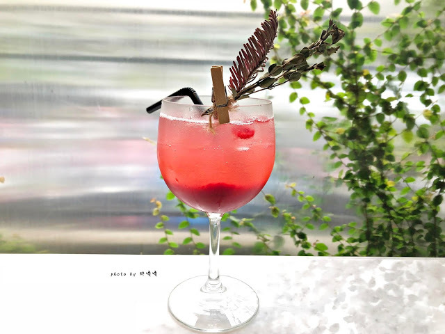 【台北 大安】Truffles Aroma 舒服氣息💐💐💐空間絕美，精心佈置，藝術品般的法式甜點，價位偏高，口味見仁見智，網路評價兩極，整體非常適合拍照📷