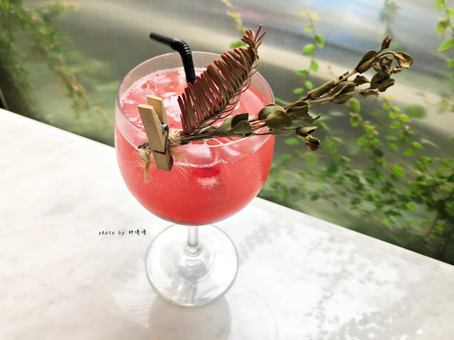 【台北 大安】Truffles Aroma 舒服氣息💐💐💐空間絕美，精心佈置，藝術品般的法式甜點，價位偏高，口味見仁見智，網路評價兩極，整體非常適合拍照📷