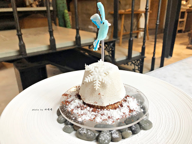 【台北 大安】Truffles Aroma 舒服氣息💐💐💐空間絕美，精心佈置，藝術品般的法式甜點，價位偏高，口味見仁見智，網路評價兩極，整體非常適合拍照📷