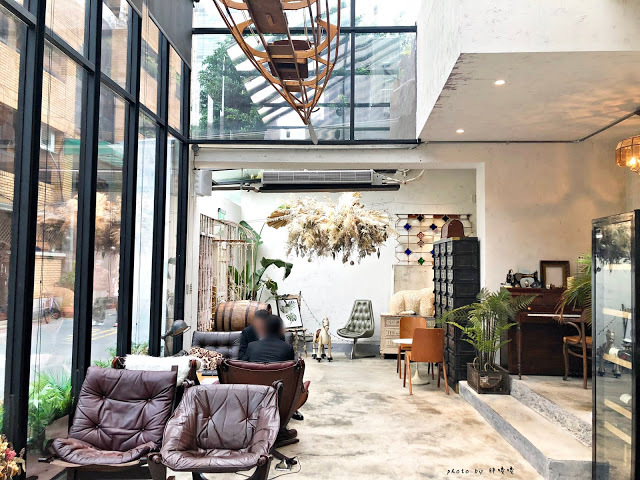 【台北 大安】Truffles Aroma 舒服氣息💐💐💐空間絕美，精心佈置，藝術品般的法式甜點，價位偏高，口味見仁見智，網路評價兩極，整體非常適合拍照📷