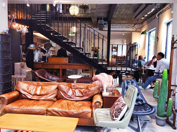 《Truffles Aroma 舒服氣息》古件堆疊的浪漫歐風情境，連甜點都美得像幅畫！