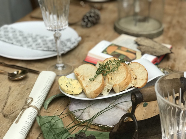 《Truffles Aroma 舒服氣息》古件堆疊的浪漫歐風情境，連甜點都美得像幅畫！